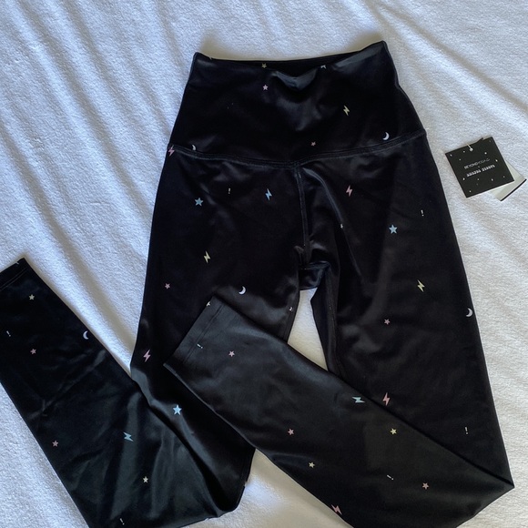 Beyond Yoga Black Star Print Set - Picture 6 of 8